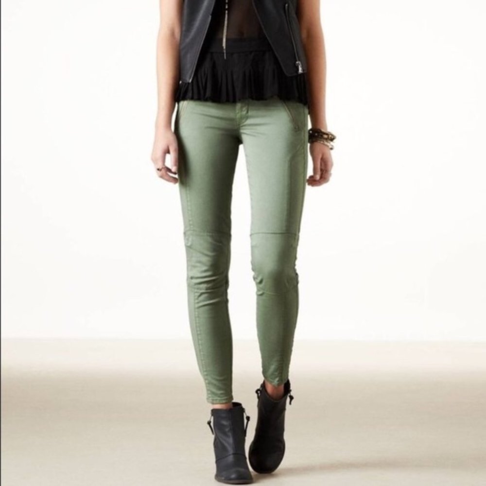 COPY - American Eagle Paneled Utility Jeans